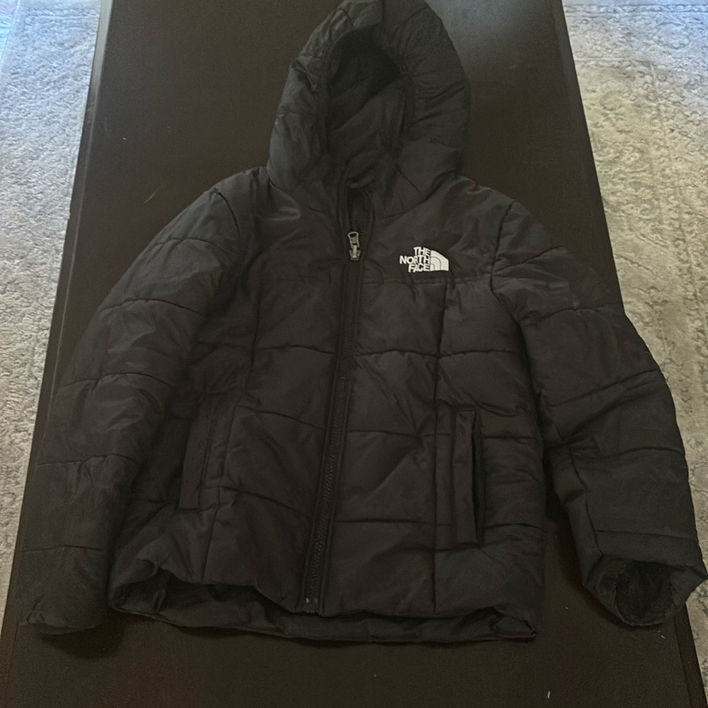 North Face black jacket, like new.  Boy Small.